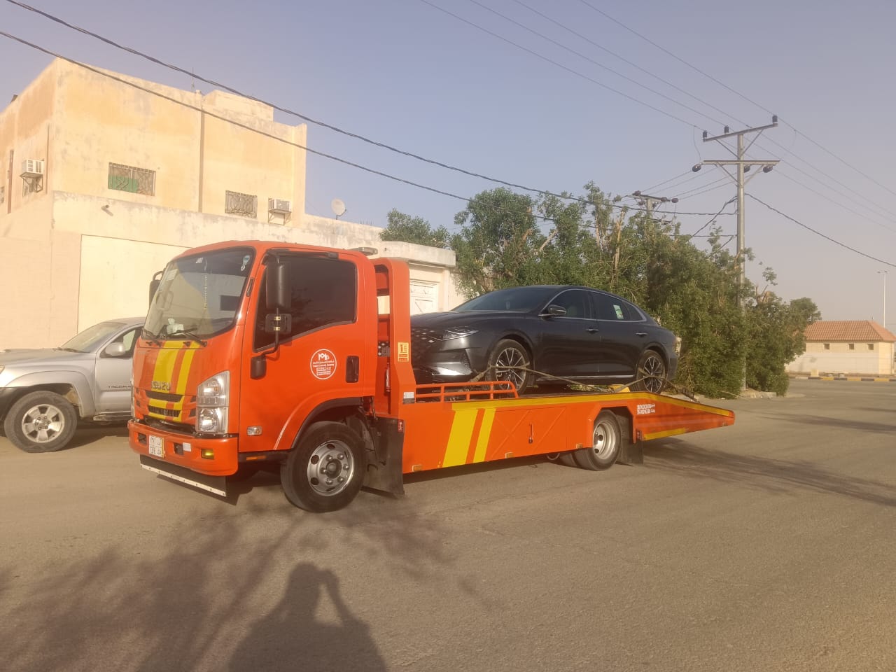 Satha Towing professional team and towing truck